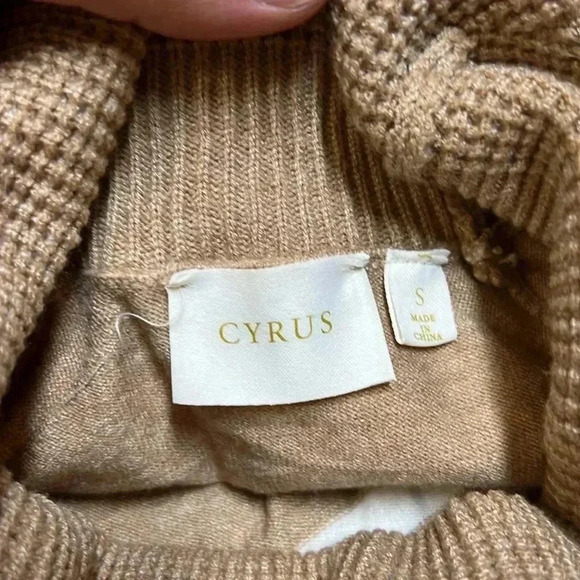 Cyrus Cowl Neck Cream Sweater Size S - Picture 3 of 4